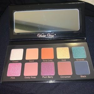 Violet Voss “The Essentials” palette